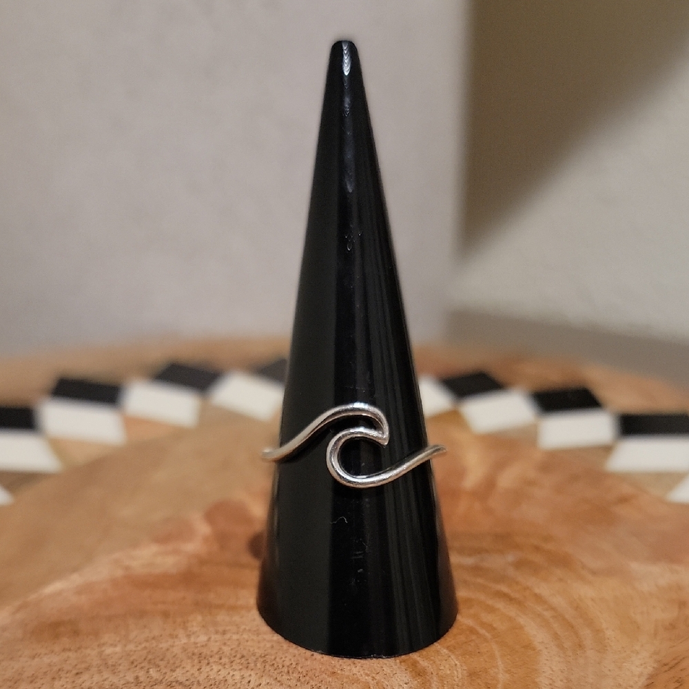 925 Silver Minimalist Wave Ring Size 9
